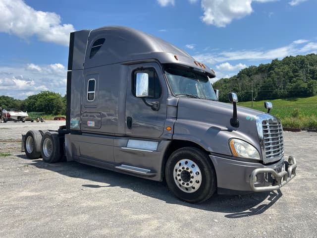 Image of Freightliner Cascadia 125 equipment image 3