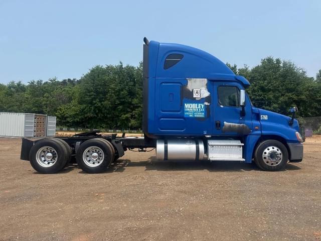 Image of Freightliner Cascadia 125 equipment image 2