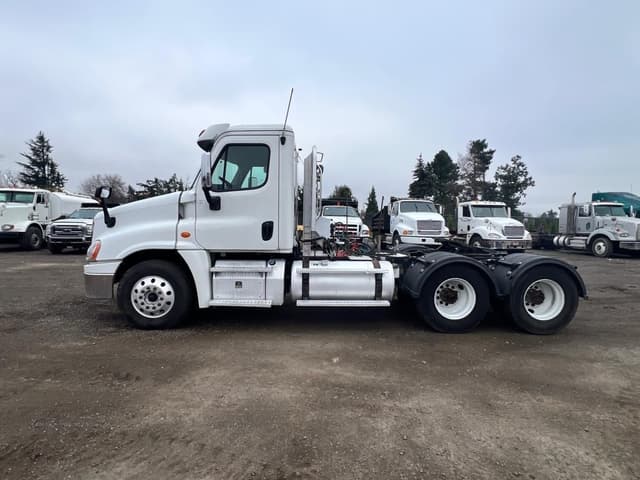 Image of Freightliner Cascadia 125 equipment image 1