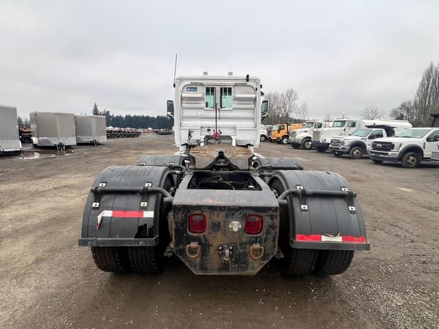 Image of Freightliner Cascadia 125 equipment image 3