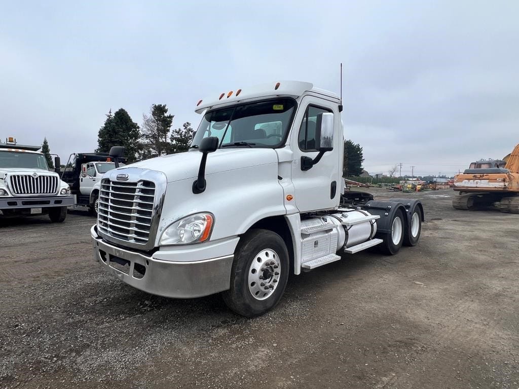 2015 Freightliner Cascadia 125 Equipment Image0
