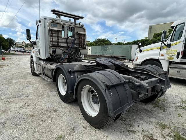 Image of Freightliner Cascadia 125 equipment image 4