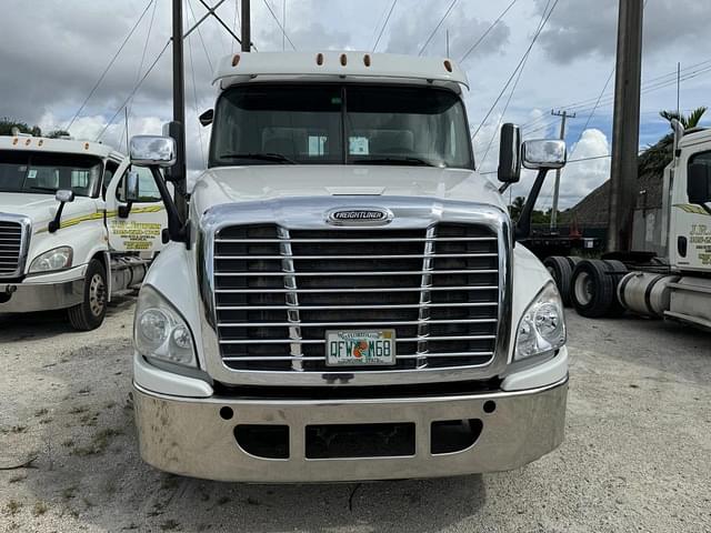 Image of Freightliner Cascadia 125 equipment image 1