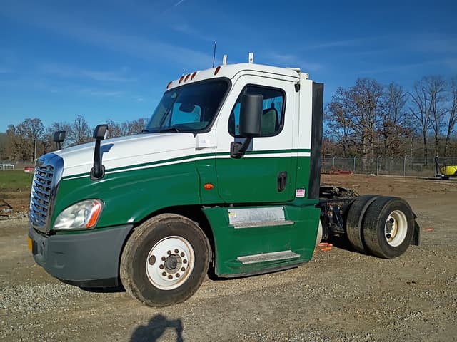 Image of Freightliner Cascadia 125 equipment image 1