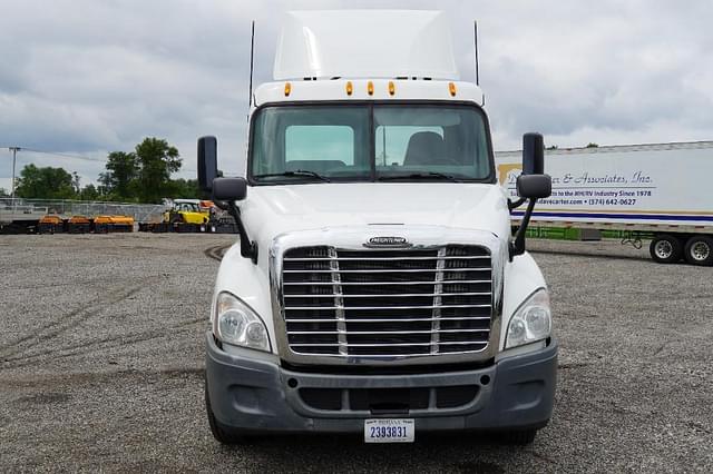 Image of Freightliner Cascadia 125 equipment image 1