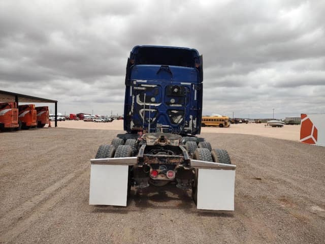 Image of Freightliner Cascadia 125 equipment image 3