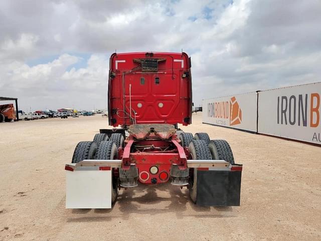 Image of Freightliner Cascadia 125 equipment image 3