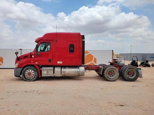 Image of Freightliner Cascadia 125 equipment image 1