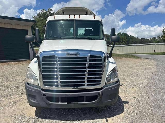 Image of Freightliner Cascadia 125 equipment image 1