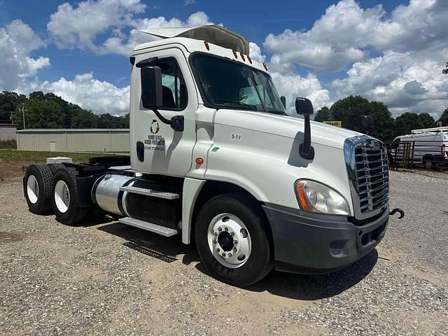Image of Freightliner Cascadia 125 equipment image 2
