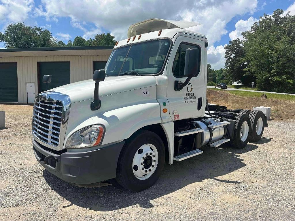 Image of Freightliner Cascadia 125 Primary image