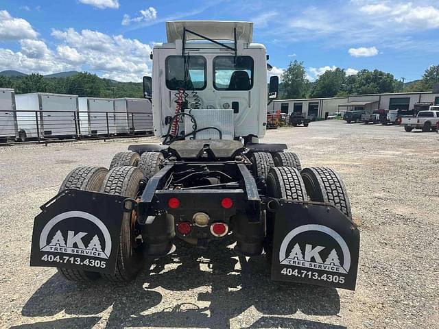 Image of Freightliner Cascadia 125 equipment image 4