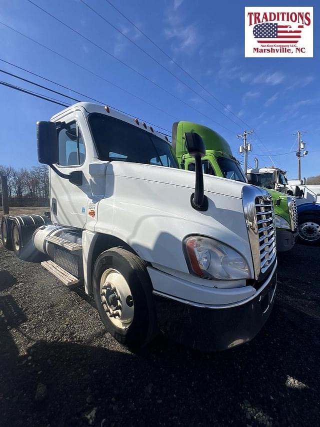 Image of Freightliner Cascadia 125 equipment image 1