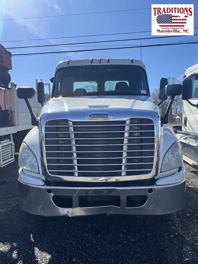 Image of Freightliner Cascadia 125 equipment image 1