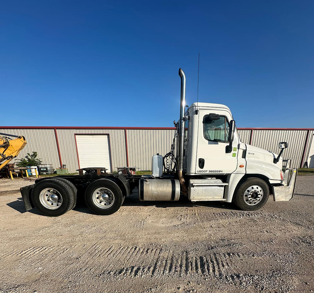 Image of Freightliner Cascadia 125 Primary image
