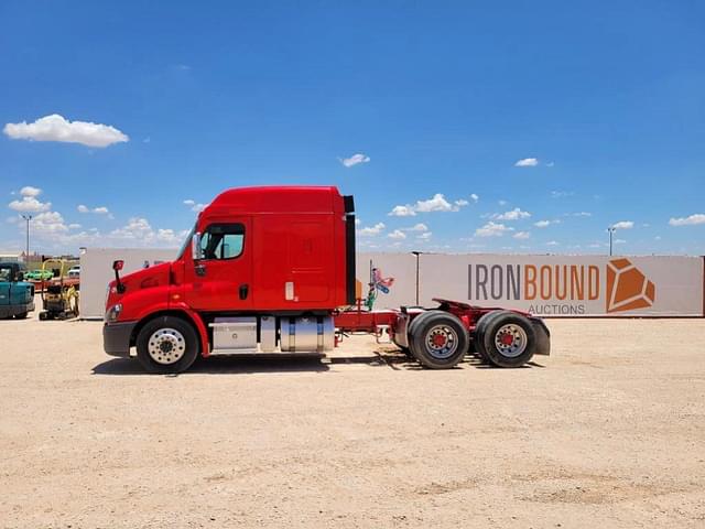 Image of Freightliner Cascadia 132  equipment image 1