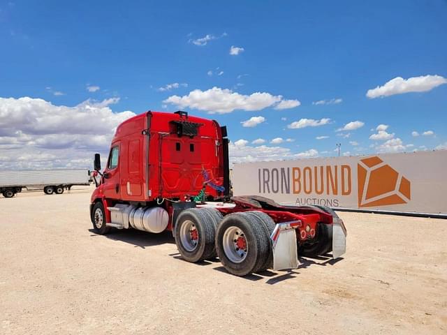 Image of Freightliner Cascadia 132  equipment image 2