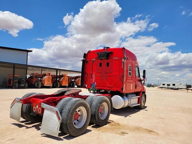 Image of Freightliner Cascadia 132  equipment image 4