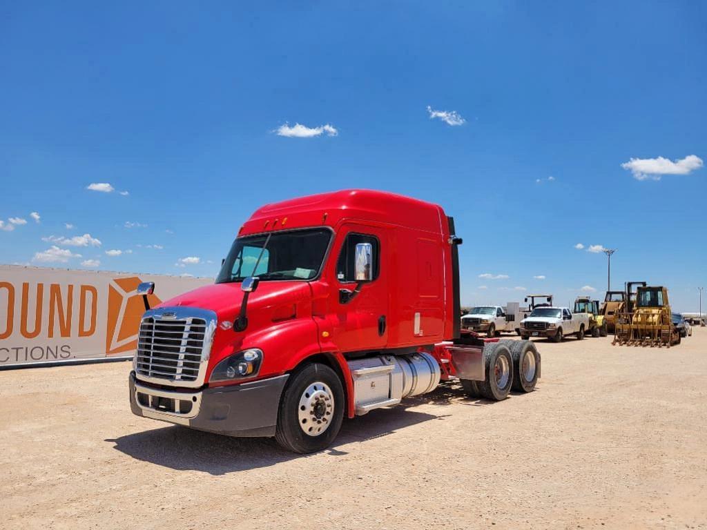 Image of Freightliner Cascadia 132  Primary image