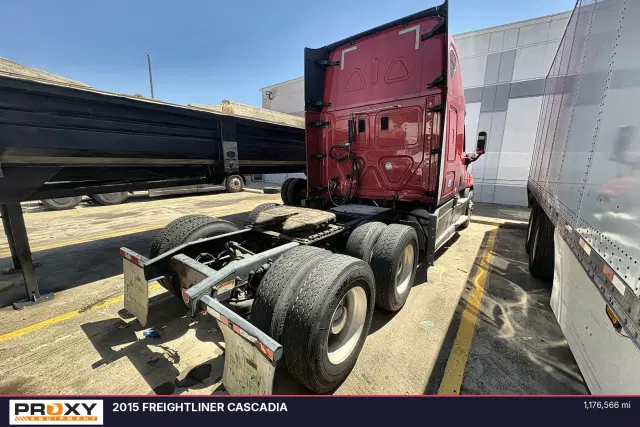 Image of Freightliner Cascadia equipment image 3