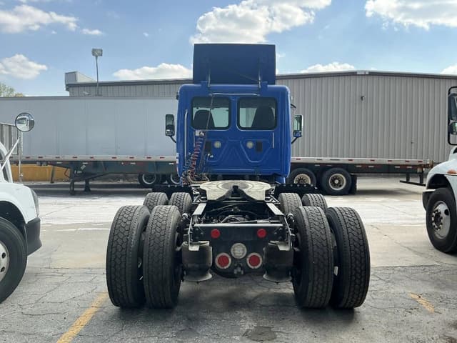 Image of Freightliner Cascadia equipment image 3