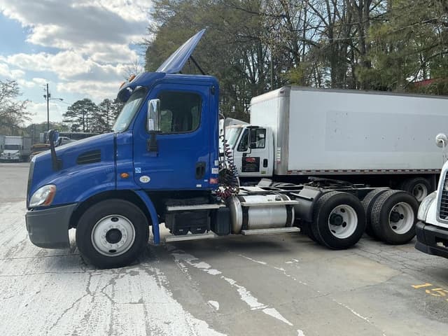 Image of Freightliner Cascadia equipment image 1