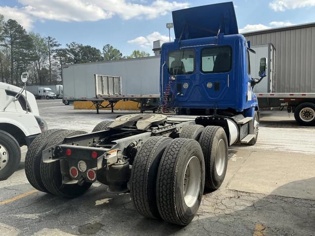 Image of Freightliner Cascadia equipment image 4