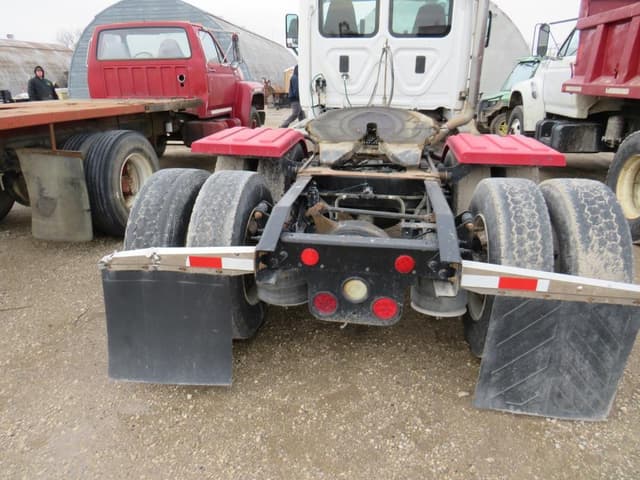 Image of Freightliner Cascadia equipment image 4