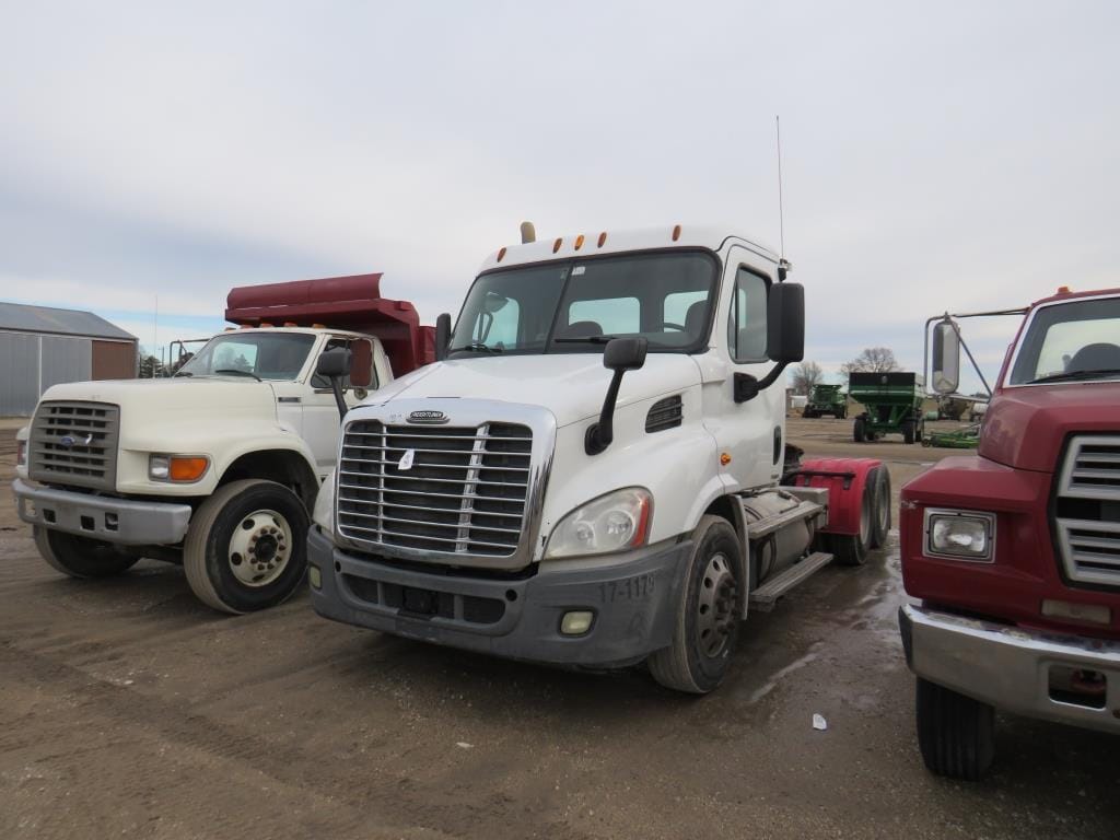 2015 Freightliner Cascadia Equipment Image0