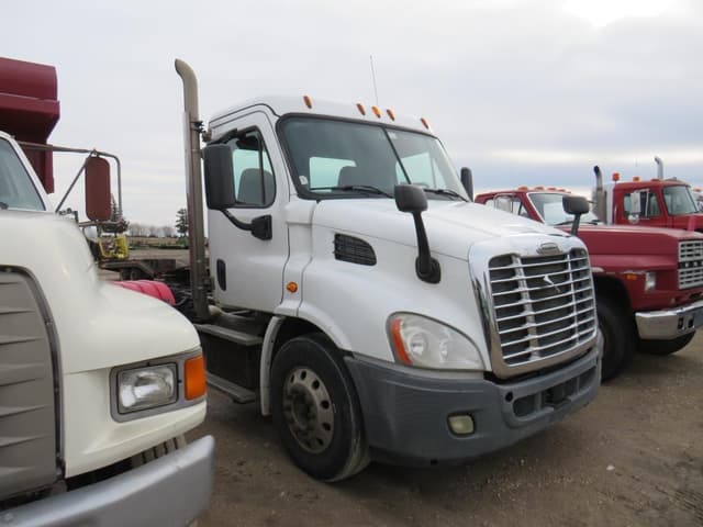 Image of Freightliner Cascadia equipment image 2