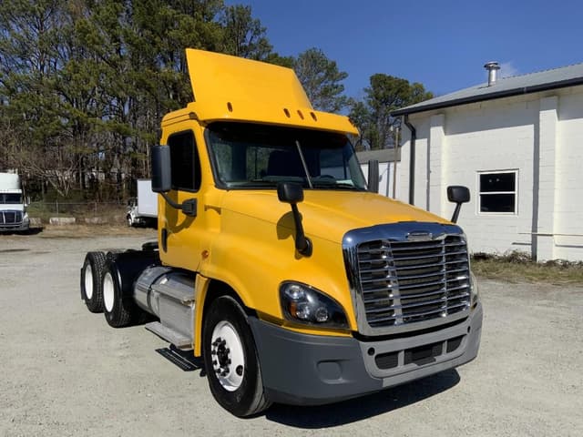 Image of Freightliner Cascadia 125 equipment image 2