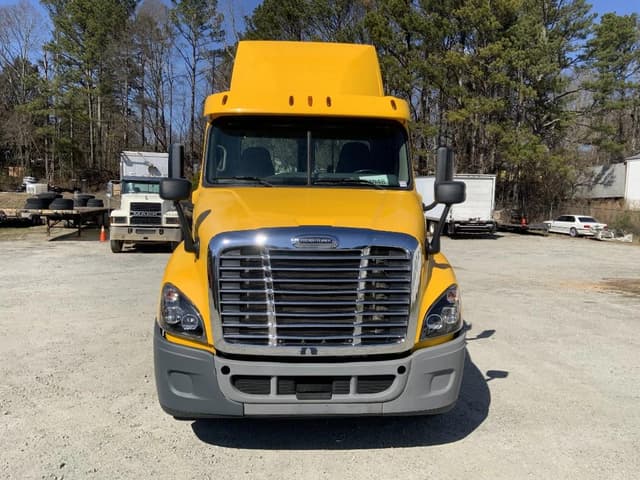 Image of Freightliner Cascadia 125 equipment image 1