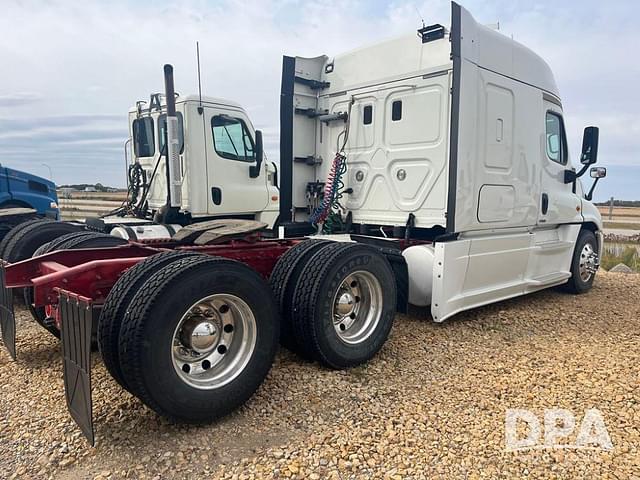 Image of Freightliner Cascadia equipment image 3