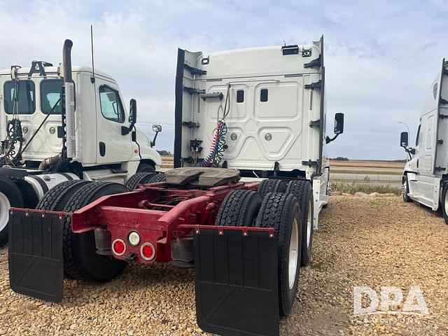 Image of Freightliner Cascadia equipment image 4