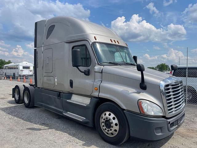 Image of Freightliner Cascadia equipment image 3