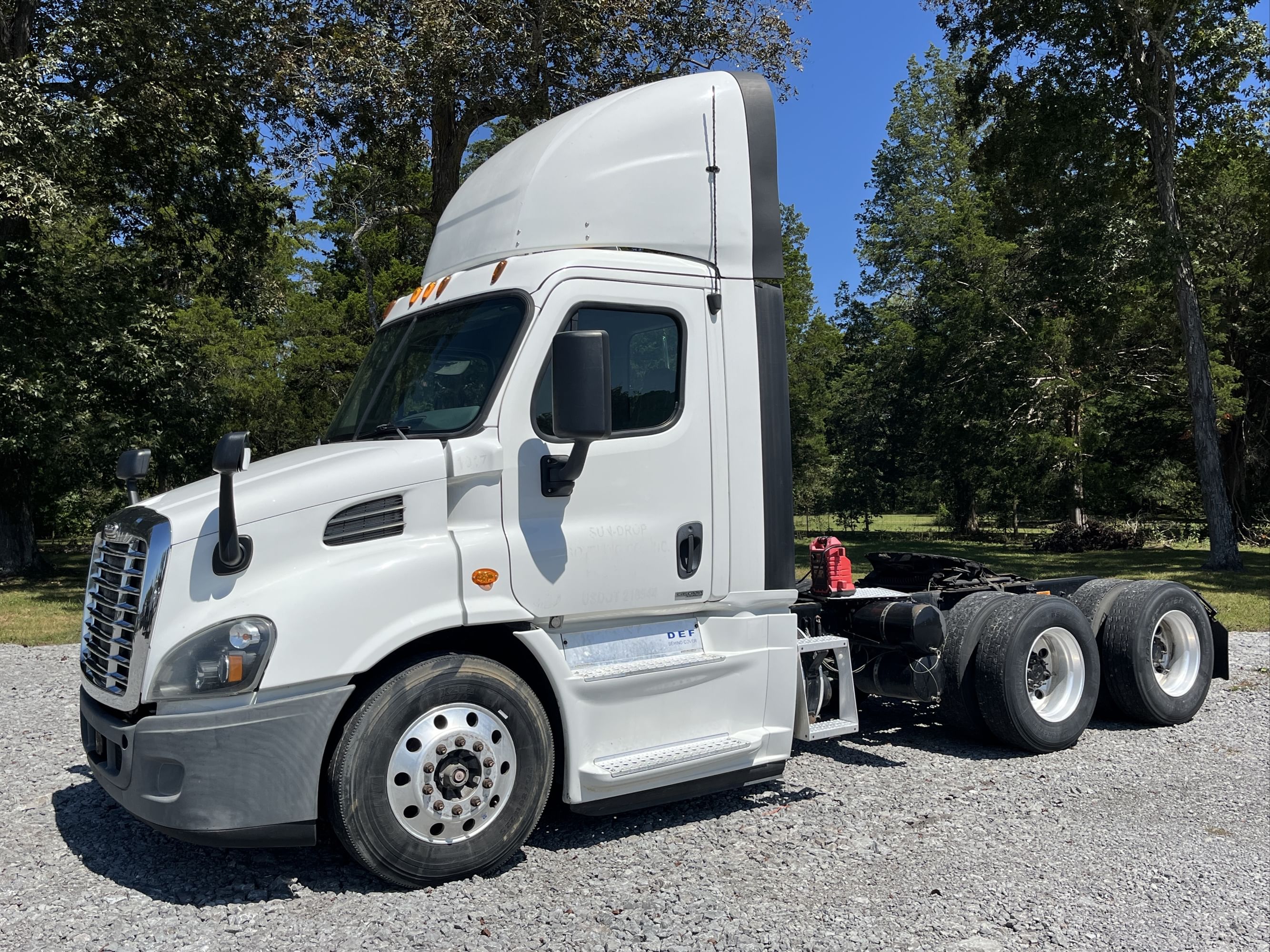 2015 Freightliner Cascadia Equipment Image0