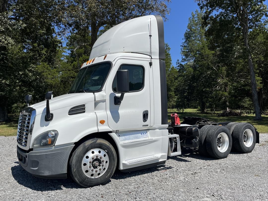 Image of Freightliner Cascadia Primary image