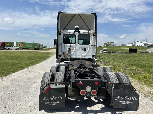 Image of Freightliner Cascadia equipment image 3