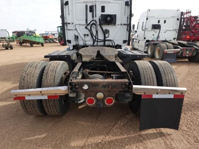 Image of Freightliner Cascadia equipment image 4