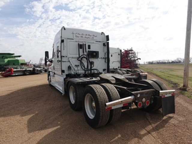 Image of Freightliner Cascadia equipment image 3