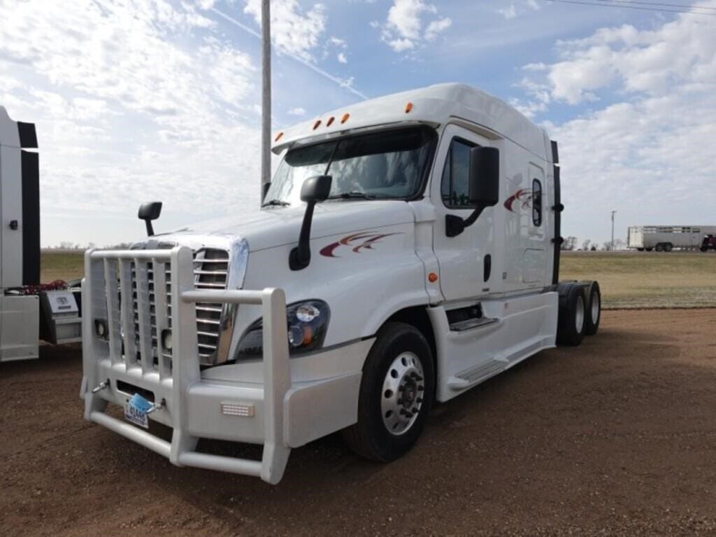 2015 Freightliner Cascadia Equipment Image0