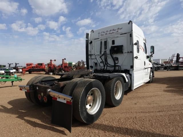 Image of Freightliner Cascadia equipment image 2