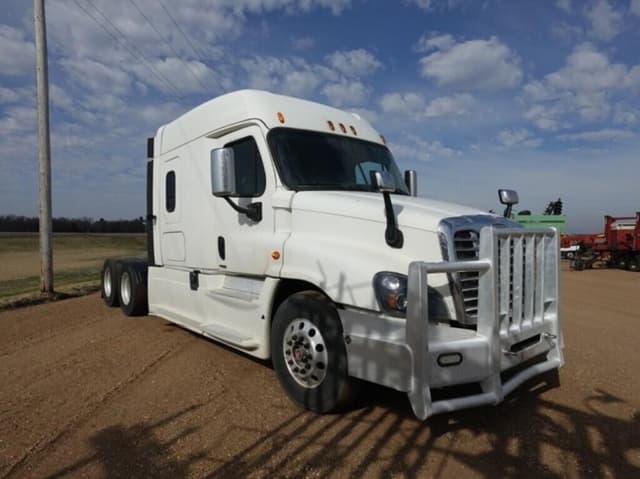Image of Freightliner Cascadia equipment image 1