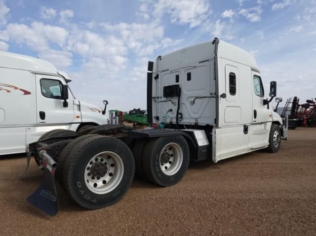Image of Freightliner Cascadia equipment image 2