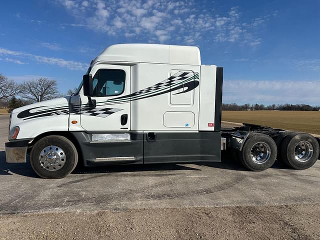 Image of Freightliner Cascadia equipment image 1