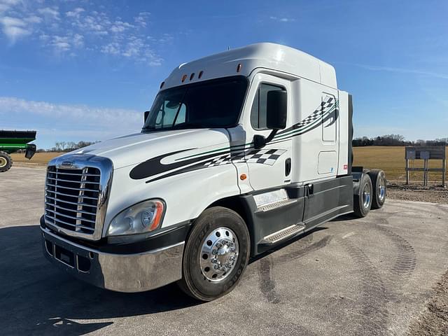 Image of Freightliner Cascadia equipment image 2