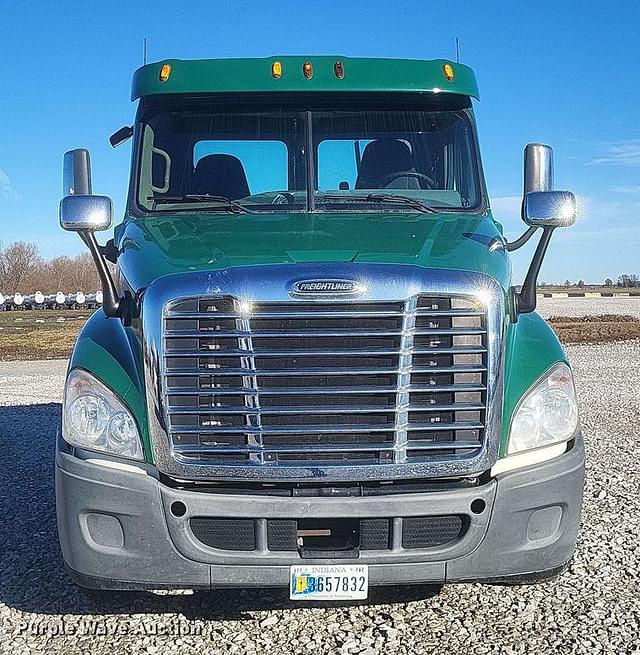 Image of Freightliner Cascadia equipment image 1