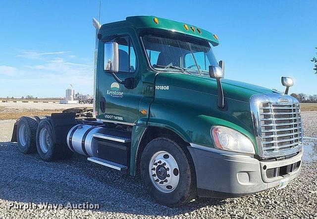 Image of Freightliner Cascadia equipment image 2