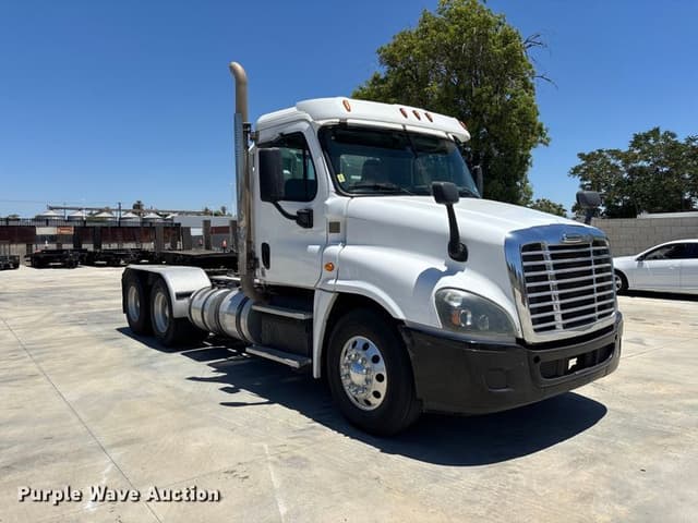 Image of Freightliner Cascadia equipment image 2