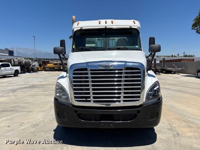 Image of Freightliner Cascadia equipment image 1